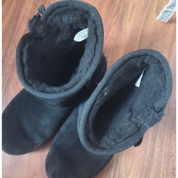 Koolaburra UGG K Victoria Bow Short Girls Boots Black Suede 1019372 Girls Size 4 - Picture 5 of 14